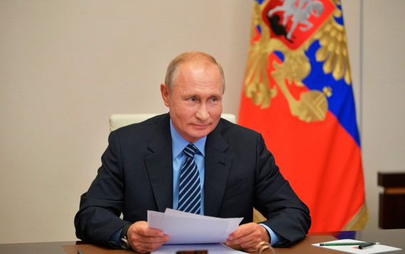 Путин потребовал от кабмина уделить больше внимания проблеме изношенности сетей ЖКХ