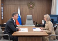 Заместитель Председателя Правительства РФ Дмитрий Патрушев и временно исполняющая обязанности губернатора Ненецкого автономного округа Ирина Гехт обсудили вопросы природоохранной деятельности и ликвидации накопленного вреда окружающей среде