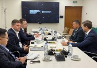 Сенатор РФ от Амурской области А. Г. Шейкин и министр цифрового развития и связи Амурской области Д. В. Земнухов ознакомились с Центром развития искусственного интеллекта при Правительстве РФ