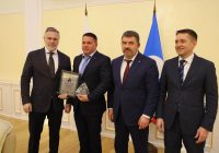 Генеральный директор ООО «Евротрейд» А. В. Антипин – лауреат Ежегодной премии «За развитие Дальнего Востока и Арктики» Генеральный директор ООО «Евротрейд» А. В. Антипин – лауреат Ежегодной премии «За развитие Дальнего Востока и Арктики»